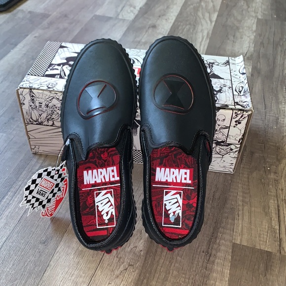 VANS X MARVEL SLIP-ON - Picture 8 of 9